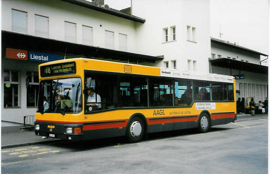 (023'930) - AAGL Liestal - Nr. 51/BL 6443 - MAN/Ayats am 9. Juli 1998 beim Bahnhof Liestal