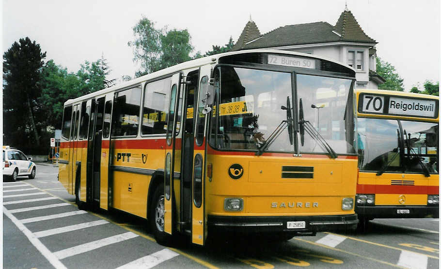 (023'934) - PTT-Regie - P 25'850 - Saurer/Hess am 9. Juli 1998 beim Bahnhof Liestal