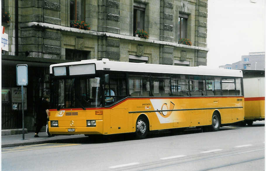 (024'002) - PTT-Regie - P 25'500 - Mercedes am 9. Juli 1998 beim Bahnhof Basel