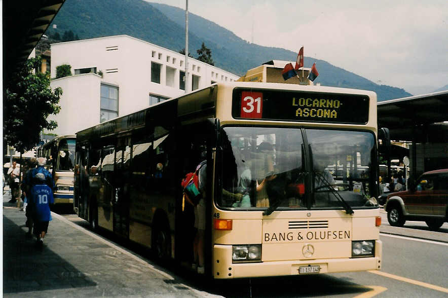 (024'409) - FART Locarno - Nr. 48/TI 137'148 - Mercedes am 13. Juli 1998 beim Bahnhof Locarno