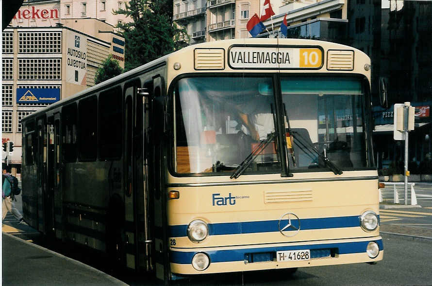 (024'501) - FART Locarno - Nr. 28/TI 41'628 - Mercedes am 14. Juli 1998 beim Bahnhof Locarno