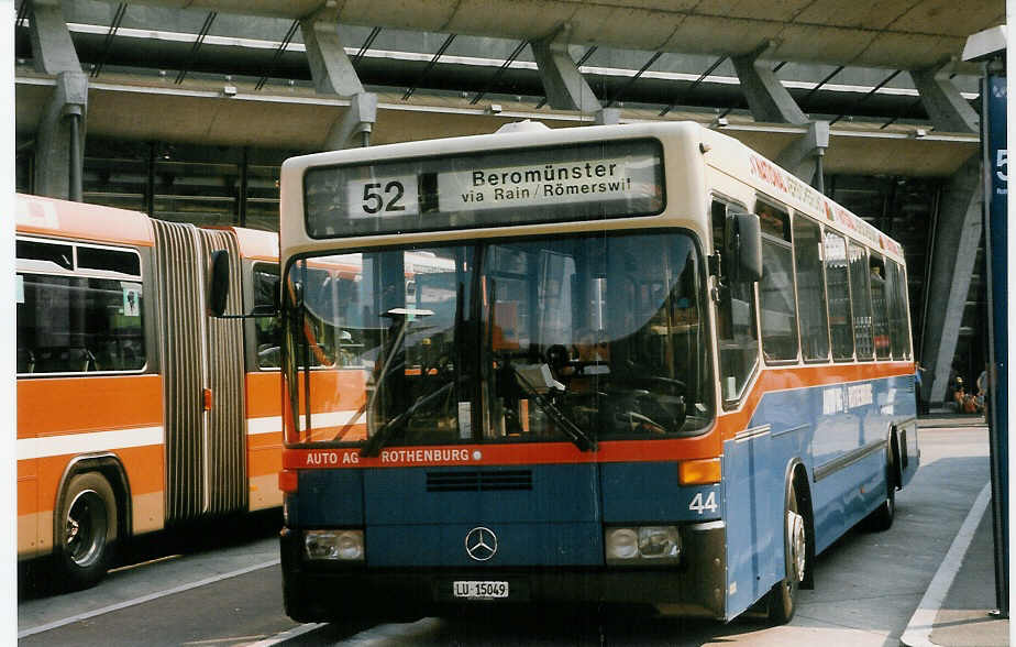 (024'932) - AAGR Rothenburg - Nr. 44/LU 15'049 - Mercedes/Hess am 20. Juli 1998 beim Bahnhof Luzern