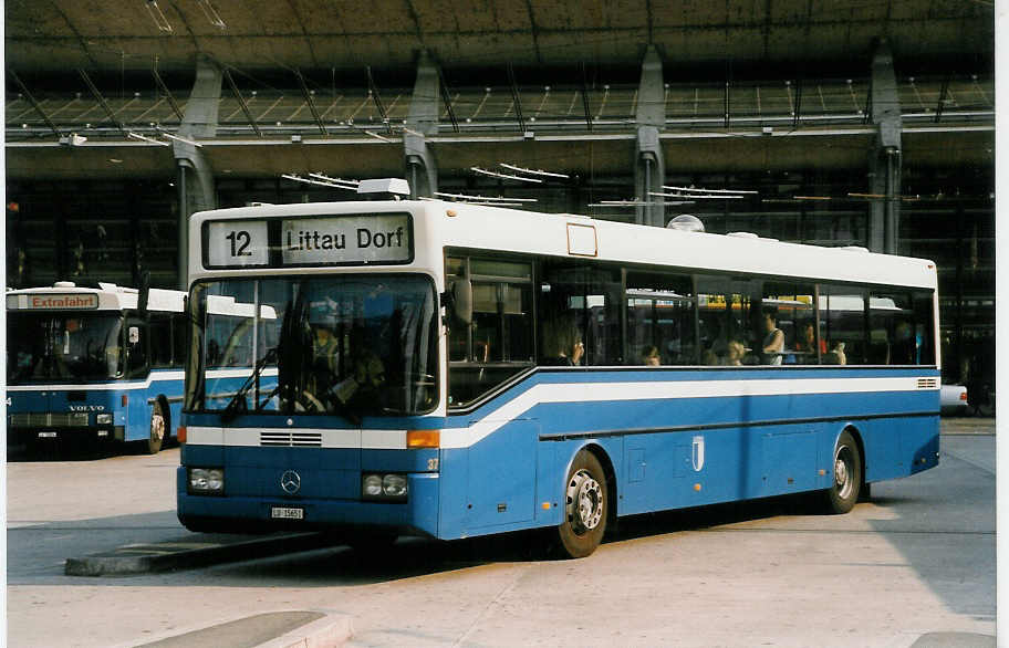 (024'936) - Gowa, Luzern - Nr. 37/LU 15'651 - Mercedes am 20. Juli 1998 beim Bahnhof Luzern