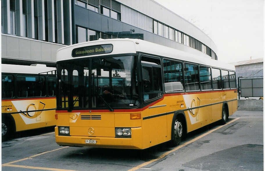 (025'028) - PTT-Regie - P 25'325 - Mercedes/R&J am 3. August 1998 in Bern, Postautostation