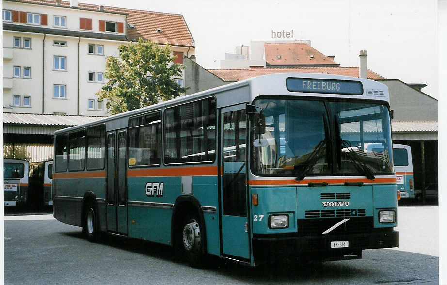 (025'223) - GFM Fribourg - Nr. 27/FR 361 - Volvo/R&J am 15. August 1998 in Fribourg, Garage
