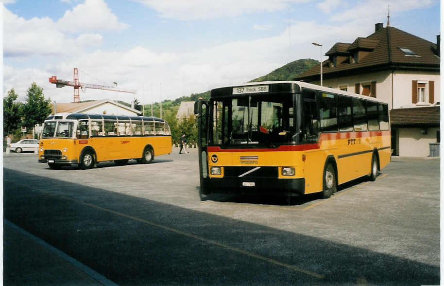 (026'104) - Brndli, Elfingen - Nr. 1/AG 17'895 - Volvo/Hess am 5. September 1998 beim Bahnhof Frick