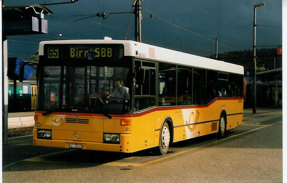 (026'110) - Voegtlin-Meyer, Brugg - Nr. 86/AG 18'562 - Mercedes am 5. September 1998 beim Bahnhof Brugg