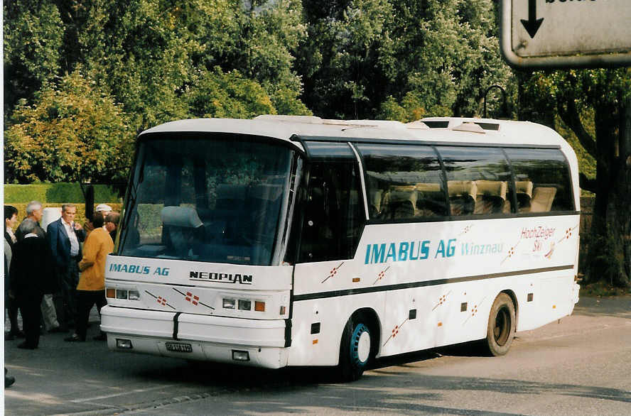 (026'136) - Imabus, Winznau - Nr. 7/SO 118'199 - Neoplan am 19. September 1998 bei der Schifflndte Thun