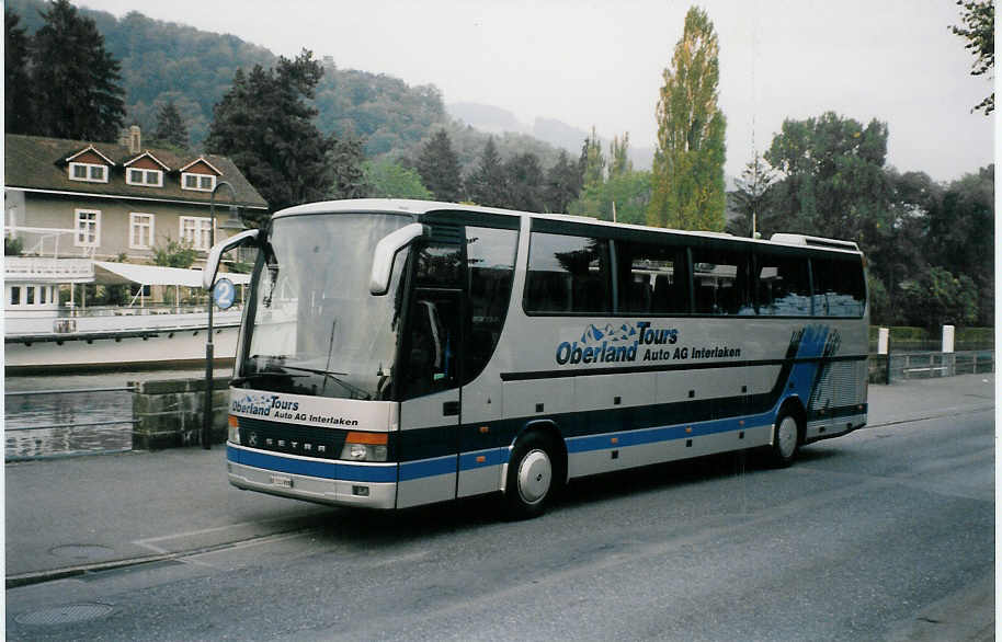 (026'214) - AAGI Interlaken - Nr. 10/BE 515'908 - Setra am 24. September 1998 bei der Schifflndte Thun
