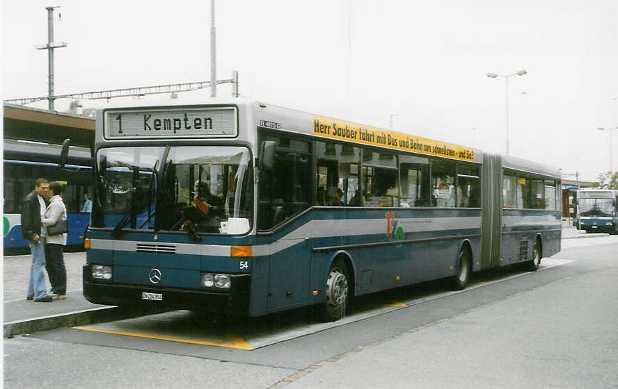(026'309) - VZO Grningen - Nr. 54/ZH 224'954 - Mercedes am 3. Oktober 1998 beim Bahnhof Wetzikon