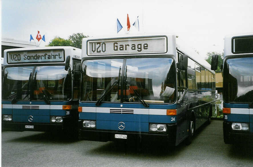 (026'522) - VZO Grningen - Nr. 24/ZH 207'424 - Mercedes am 3. Oktober 1998 in Rti, Garage