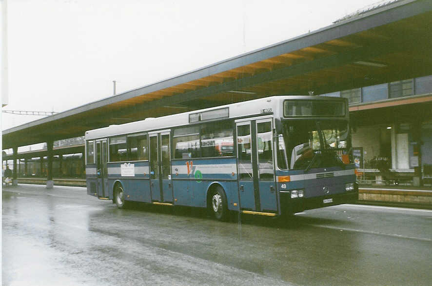 (026'712) - VZO Grningen - Nr. 49/ZH 175'549 - Mercedes am 3. Oktober 1998 beim Bahnhof Uster