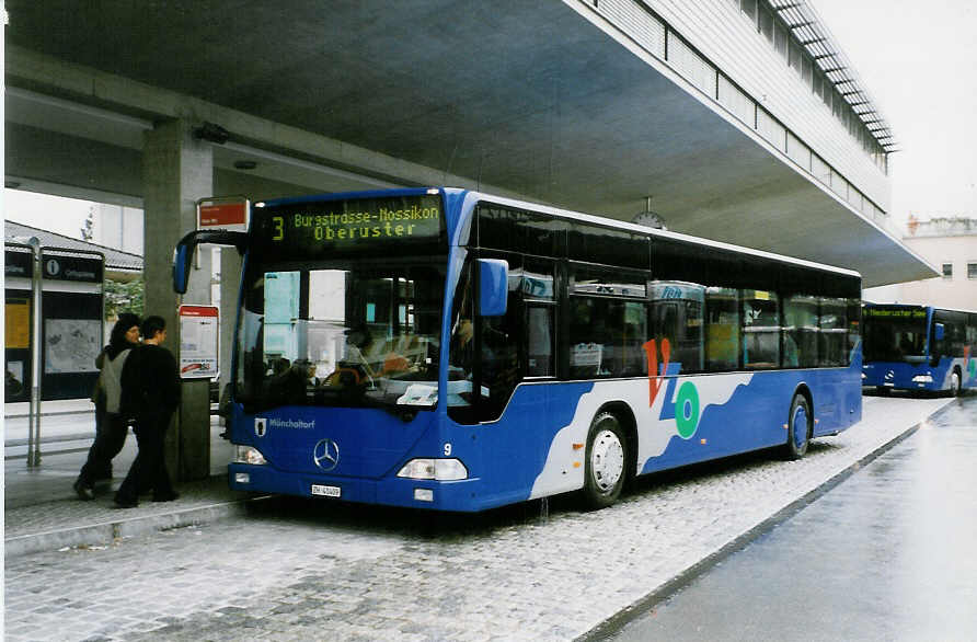 (026'714) - VZO Grningen - Nr. 9/ZH 41'409 - Mercedes am 3. Oktober 1998 beim Bahnhof Uster