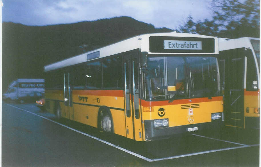 (026'718) - Gurtner, Worb - Nr. 1/BE 26'591 - Mercedes/R&J am 3. Oktober 1998 in Thun, Seestrasse