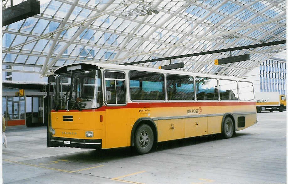 (026'801) - PTT-Regie - P 25'672 - Saurer/Lauber am 6. Oktober 1998 in Chur, Postautostation