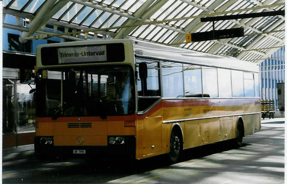 (026'819) - Dnser, Trimmis - Nr. 1/GR 7905 - Mercedes am 6. Oktober 1998 in Chur, Postautostation