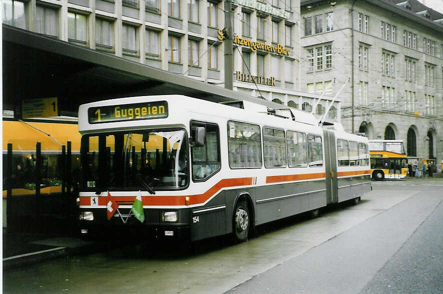 (027'006) - VBSG St. Gallen - Nr. 154 - NAW/Hess Gelenktrolleybus am 8. Oktober 1998 beim Bahnhof St. Gallen
