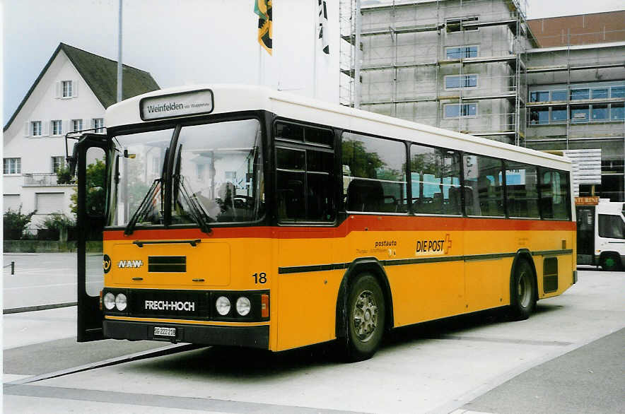(027'021) - Bus-Halter, Wil - Nr. 18/SG 222'218 - NAW/FHS am 8. Oktober 1998 beim Bahnhof Wil