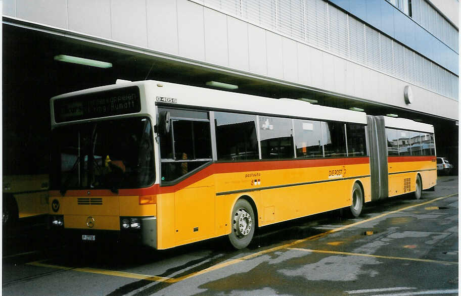(027'212) - PTT-Regie - P 27'708 - Mercedes am 10. Oktober 1998 in Bern, Postautostation