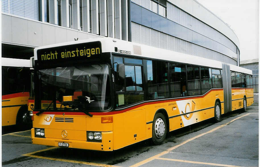 (027'234) - PTT-Regie - P 27'726 - Mercedes am 10. Oktober 1998 in Bern, Postautostation