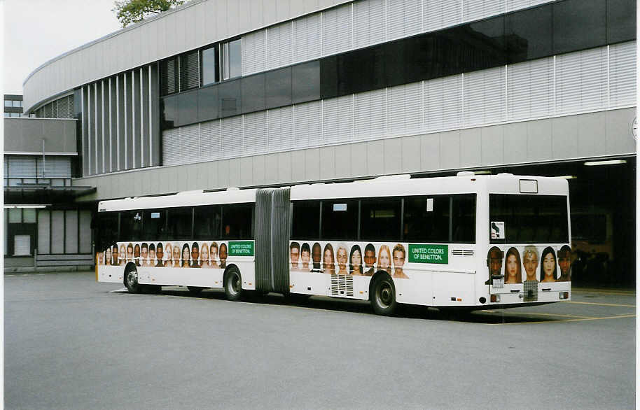 (027'313) - PTT-Regie - P 27'716 - Mercedes am 10. Oktober 1998 in Bern, Postautostation