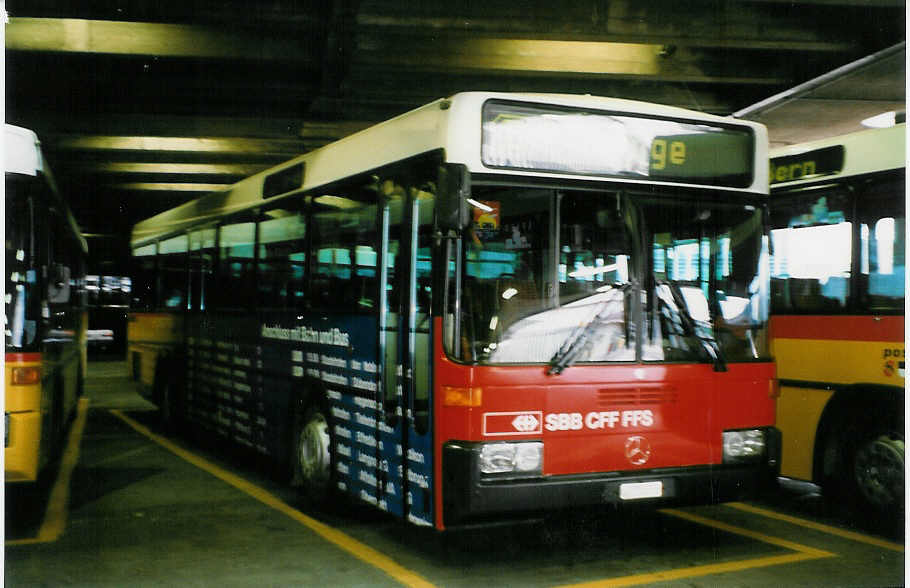 (027'318) - PTT-Regie - P 25'375 - Mercedes/Lauber am 10. Oktober 1998 in Bern, Postautostation