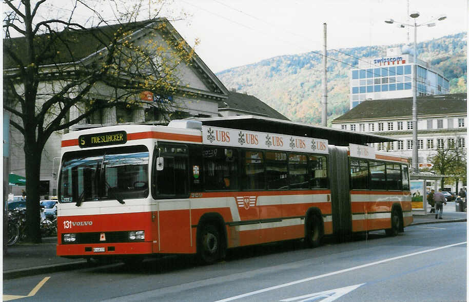 (027'335) - VB Biel - Nr. 131/BE 446'131 - Volvo/R&J am 12. Oktober 1998 beim Bahnhof Biel