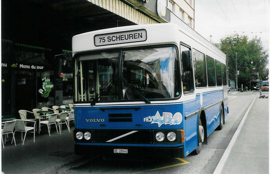 (027'415) - Binggeli, Studen - BE 20'044 - Volvo/FHS am 12. Oktober 1998 beim Bahnhof Biel