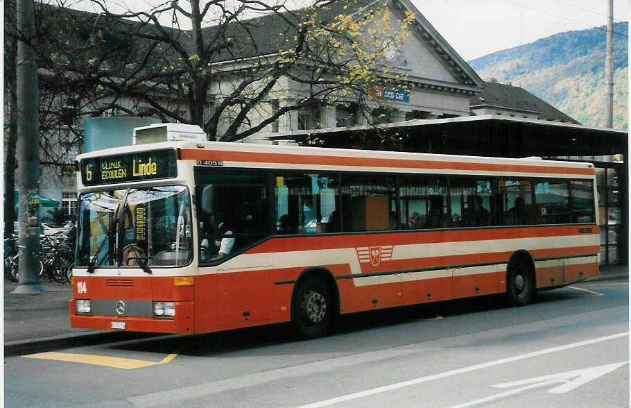 (027'421) - VB Biel - Nr. 114/BE 510'114 - Mercedes am 12. Oktober 1998 beim Bahnhof Biel