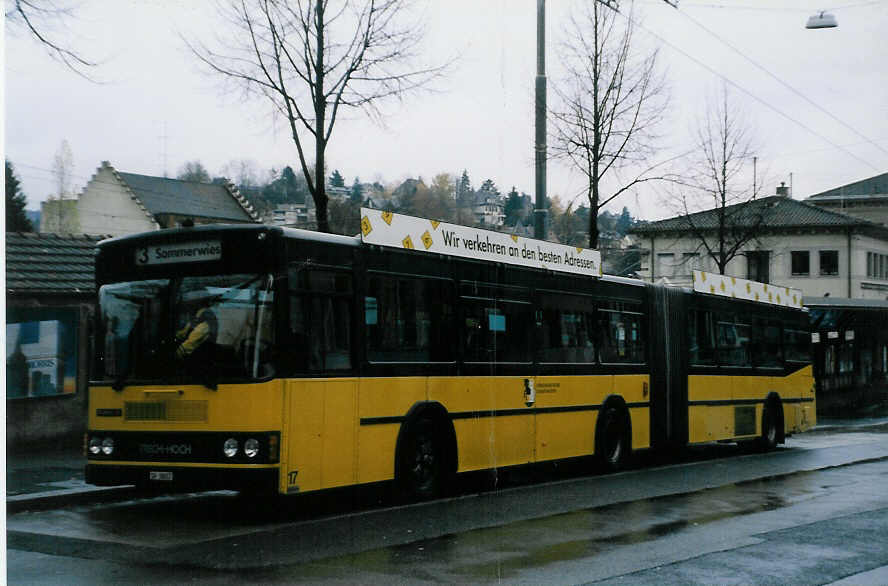 (027'834) - VBSH Schaffhausen - Nr. 17/SH 38'017 - Scania/FHS am 16. November 1998 beim Bahnhof Schaffhausen