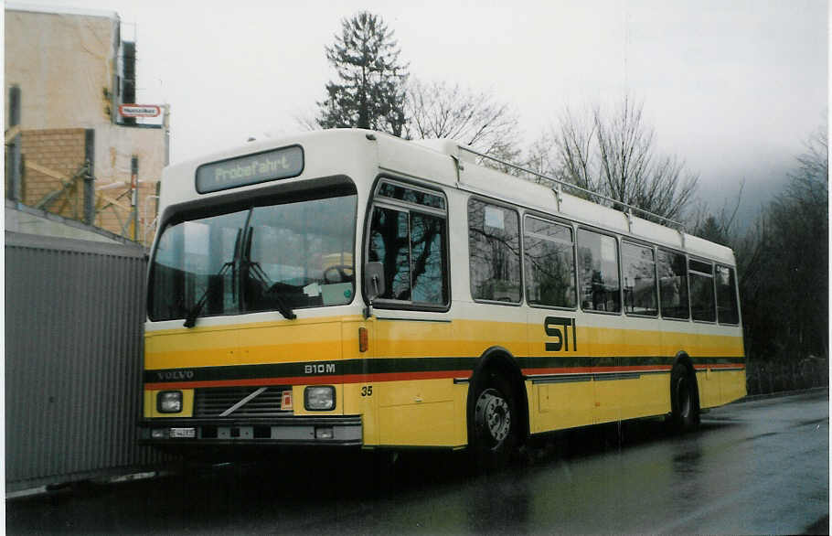 (028'318) - STI Thun - Nr. 35/BE 443'835 - Volvo/R&J (ex SAT Thun Nr. 35) am 20. Dezember 1998 bei der Schifflndte Thun
