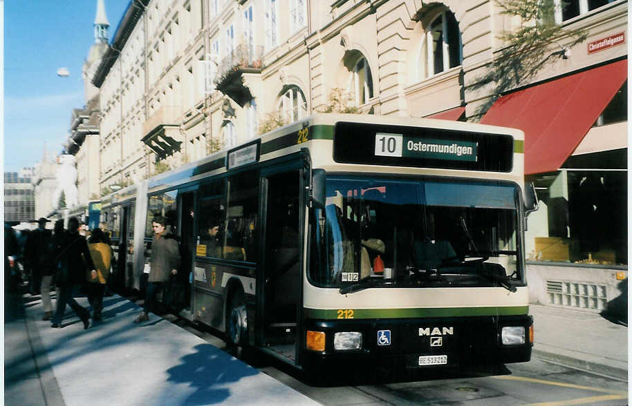 (028'415) - SVB Bern - Nr. 212/BE 513'212 - MAN am 29. Dezember 1998 beim Bahnhof Bern