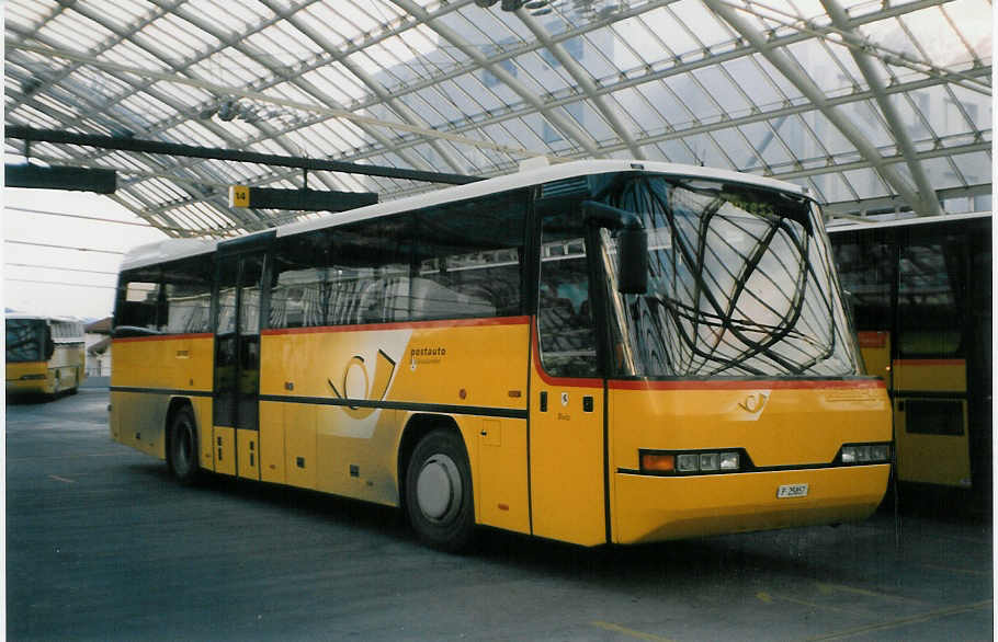 (028'613) - PTT-Regie - P 25'857 - Neoplan am 1. Januar 1999 in Chur, Postautostation