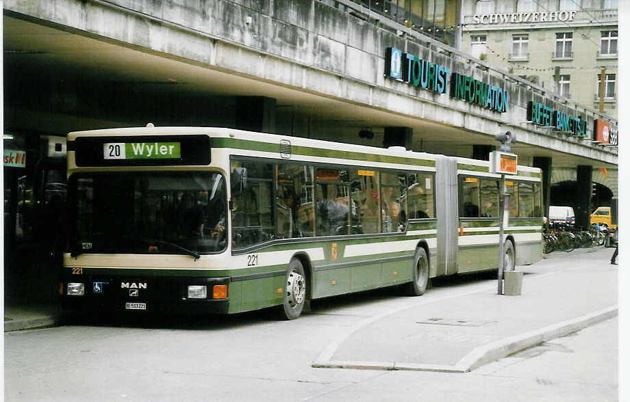 (029'816) - SVB Bern - Nr. 221/BE 513'221 - MAN am 1. Mrz 1999 beim Bahnhof Bern