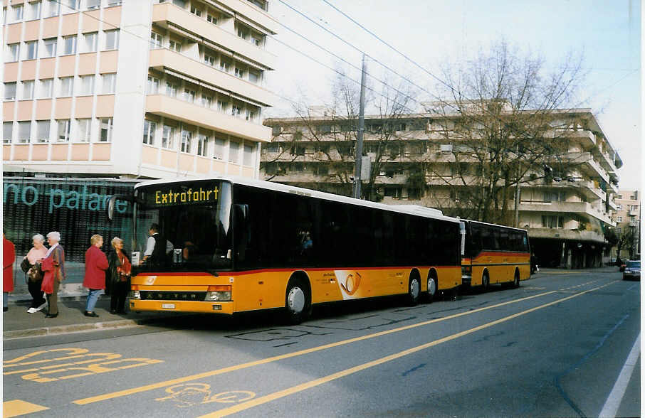 (030'112) - AVA Aarberg - Nr. 3/BE 26'613 - Setra am 13. Mrz 1999 beim Bahnhof Biel