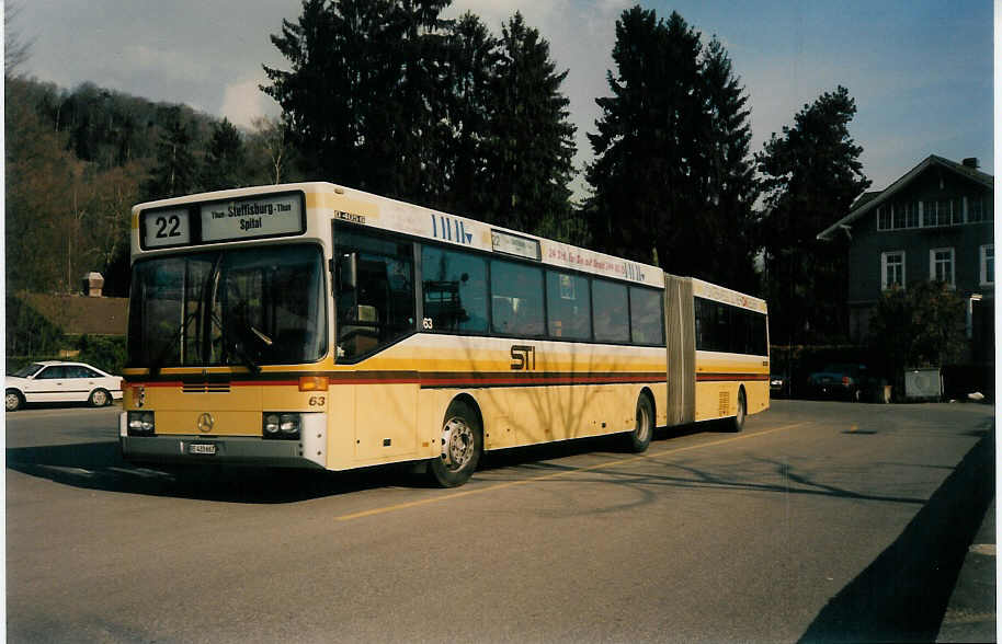 (030'528) - STI Thun - Nr. 63/BE 433'663 - Mercedes am 1. April 1999 bei der Schifflndte Thun