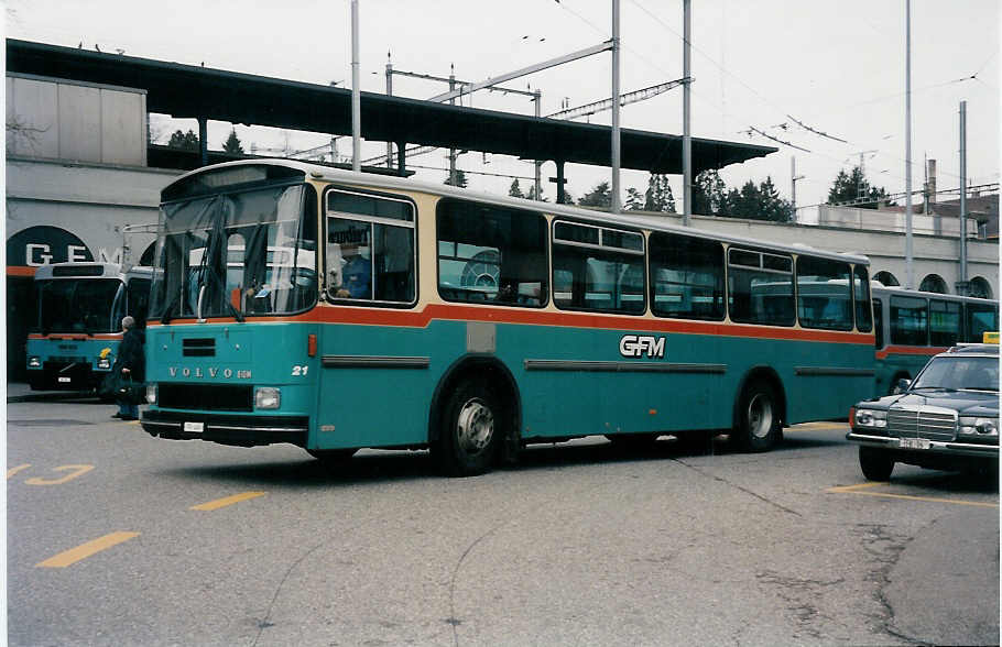 (030'703) - GFM Fribourg - Nr. 21/FR 449 - Volvo/Hess am 3. April 1999 beim Bahnhof Fribourg