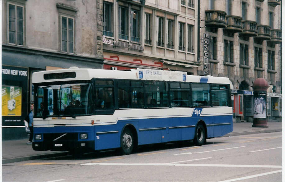 (030'704) - TF Fribourg - Nr. 75/FR 645 - Volvo/Hess am 3. April 1999 beim Bahnhof Fribourg