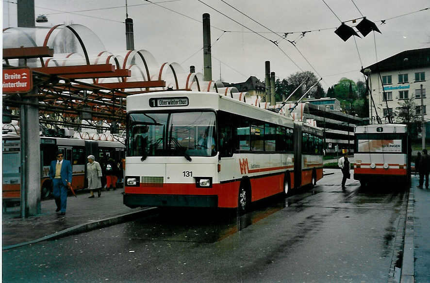 (030'929) - WV Winterthur - Nr. 131 - Saurer/FHS Gelenktrolleybus am 18. April 1999 beim Hauptbahnhof Winterthur