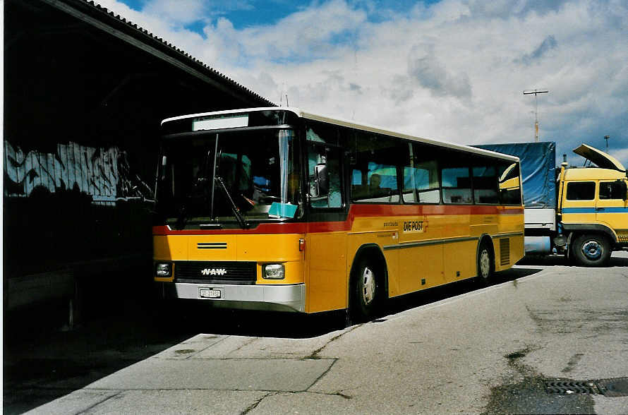 (031'019) - Wohlgemuth, Hochwald - SO 21'932 - NAW/Hess am 19. April 1999 beim Bahnhof Liestal