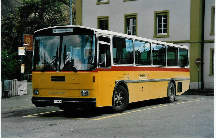 (031'023) - PTT-Regie - P 25'840 - Saurer/Hess am 19. April 1999 beim Bahnhof Liestal