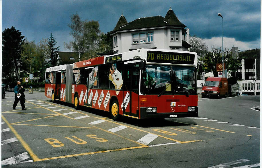 (031'032) - AAGL Liestal - Nr. 90/BL 7603 - Mercedes am 19. April 1999 beim Bahnhof Liestal