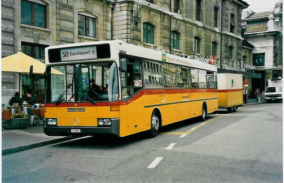 (031'117) - PTT-Regie - P 25'505 - Mercedes am 26. April 1999 beim Bahnhof Basel