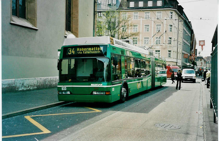 (031'123) - BVB Basel - Nr. 933 - Neoplan Gelenktrolleybus am 26. April 1999 in Basel, Claraplatz