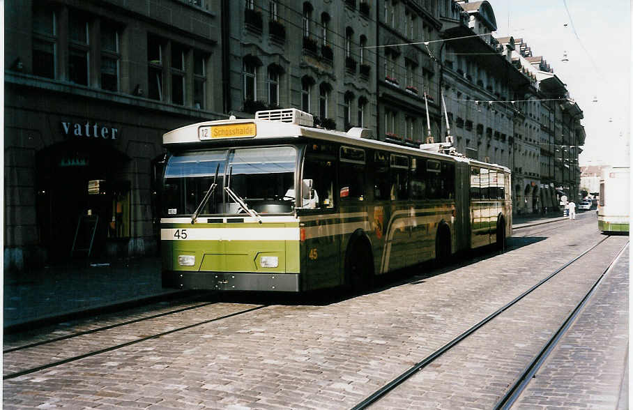 (031'827) - SVB Bern - Nr. 45 - FBW/R&J Gelenktrolleybus am 5. Juni 1999 in Bern, Brenplatz