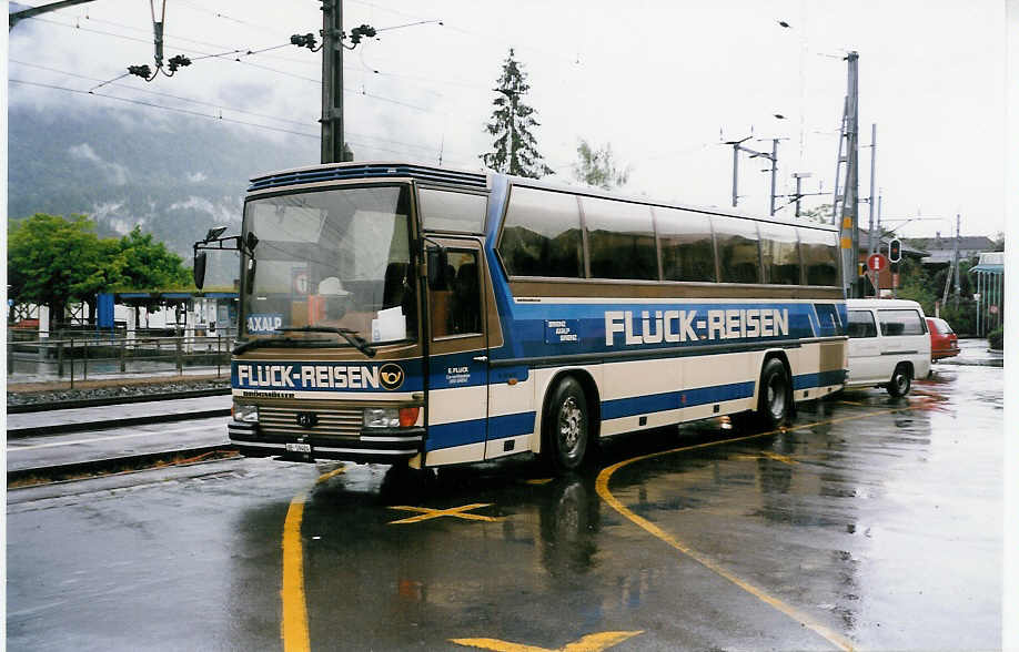 (031'922) - Flck, Brienz - BE 59'424 - Drgmller am 6. Juni 1999 beim Bahnhof Brienz