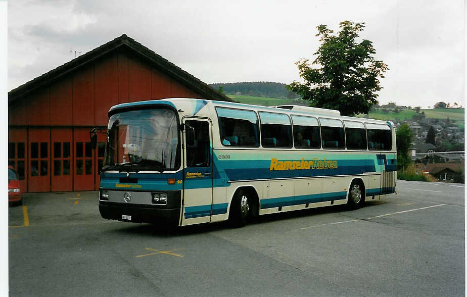 (032'301) - Ramseier, Grosshchstetten - Nr. 14/BE 26'772 - Mercedes am 26. Juni 1999 beim Bahnhof Grosshchstetten