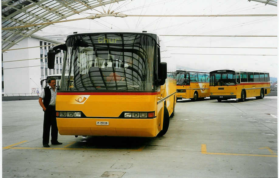 (032'731) - PTT-Regie - P 25'118 - Neoplan am 27. Juni 1999 in Chur, Postautostation