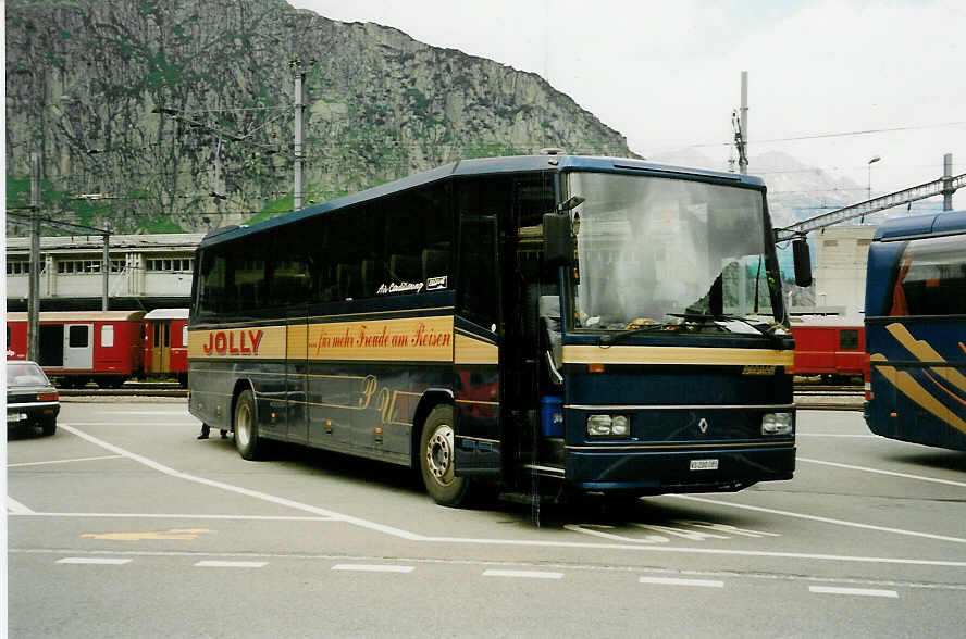 (032'920) - Ueltschi, Visp - VS 200'085 - Renault/Padane am 27. Juni 1999 beim Bahnhof Andermatt