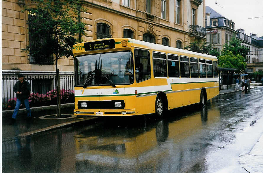 (033'233) - TN Neuchtel - Nr. 211/NE 46'211 - Volvo/Hess am 6. Juli 1999 in Neuchtel, Place Pury